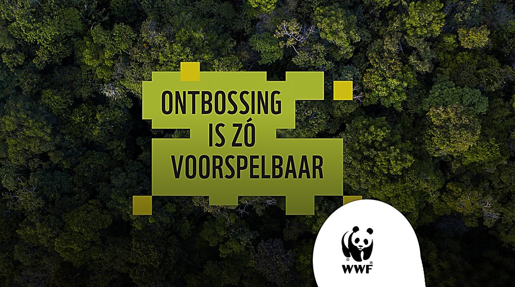 Luchtfoto van bos met WWF-logo en ontbossingstekst.